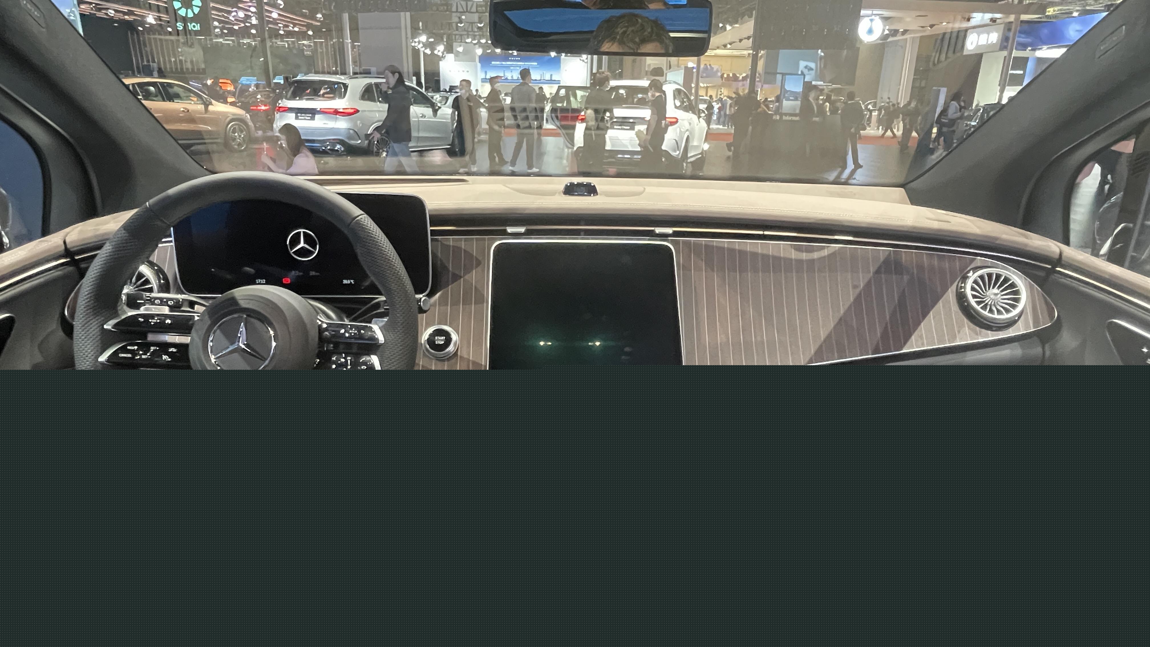 售價(jià)47.8萬(wàn)起！奔馳全新EQE在廣州車展上市