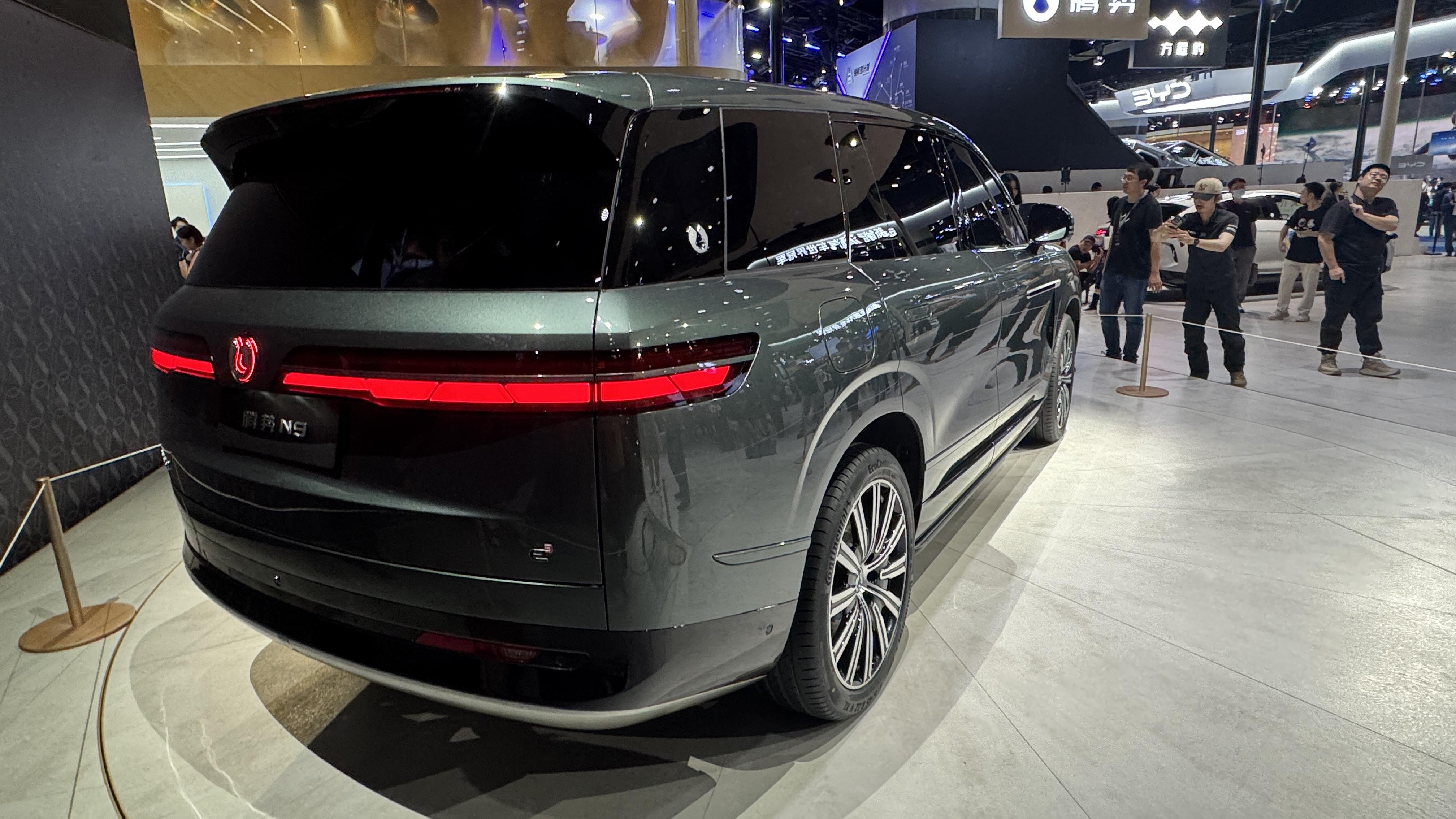 搭載易三方技術(shù)平臺！騰勢旗艦SUV N9在廣州車展正式亮相