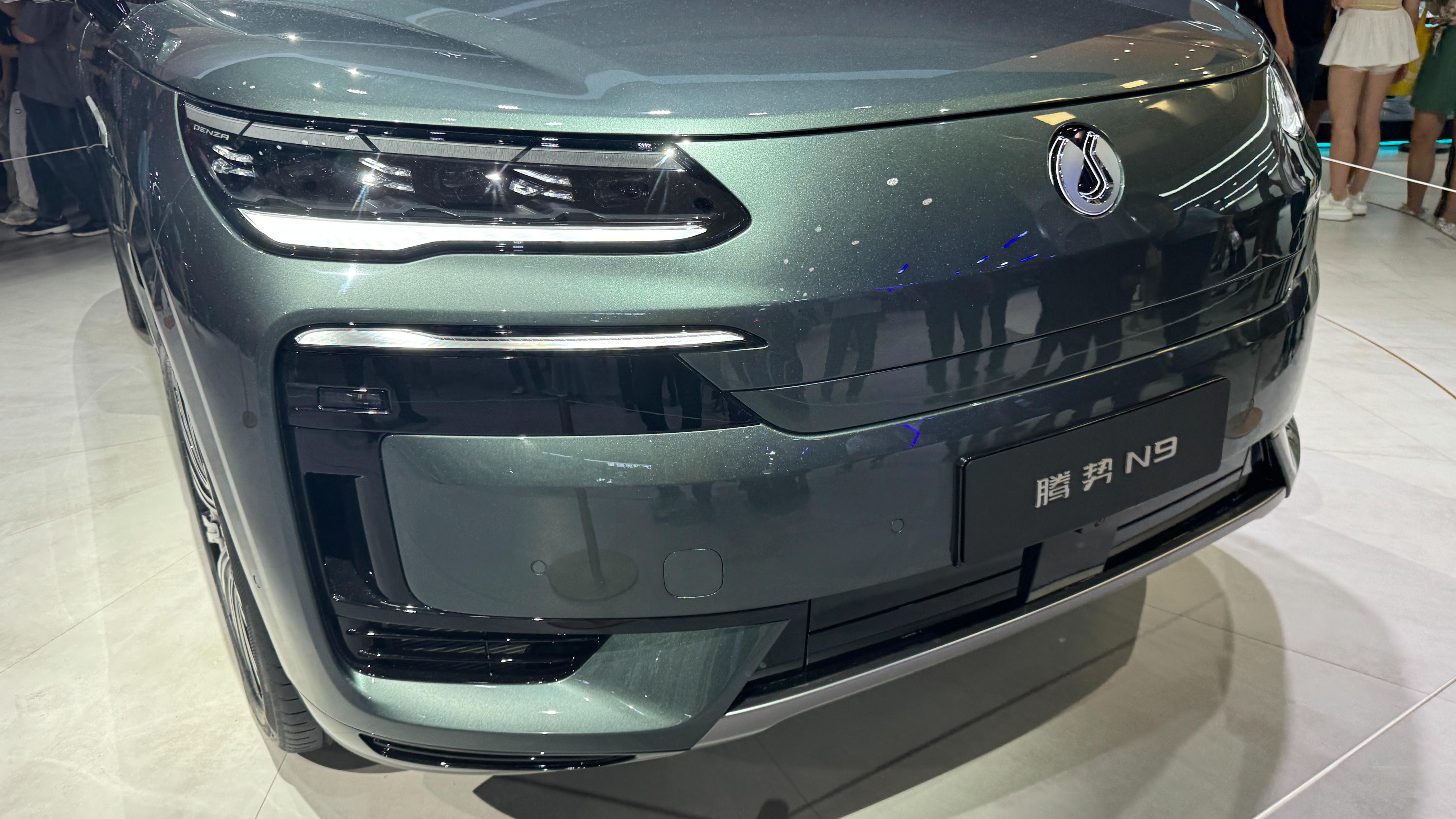 搭載易三方技術(shù)平臺！騰勢旗艦SUV N9在廣州車展正式亮相
