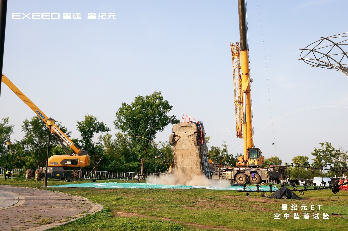 星紀(jì)元ET增程四驅(qū)斬獲第五屆《汽車(chē)風(fēng)云盛典》“2024風(fēng)云車(chē)”大獎(jiǎng)