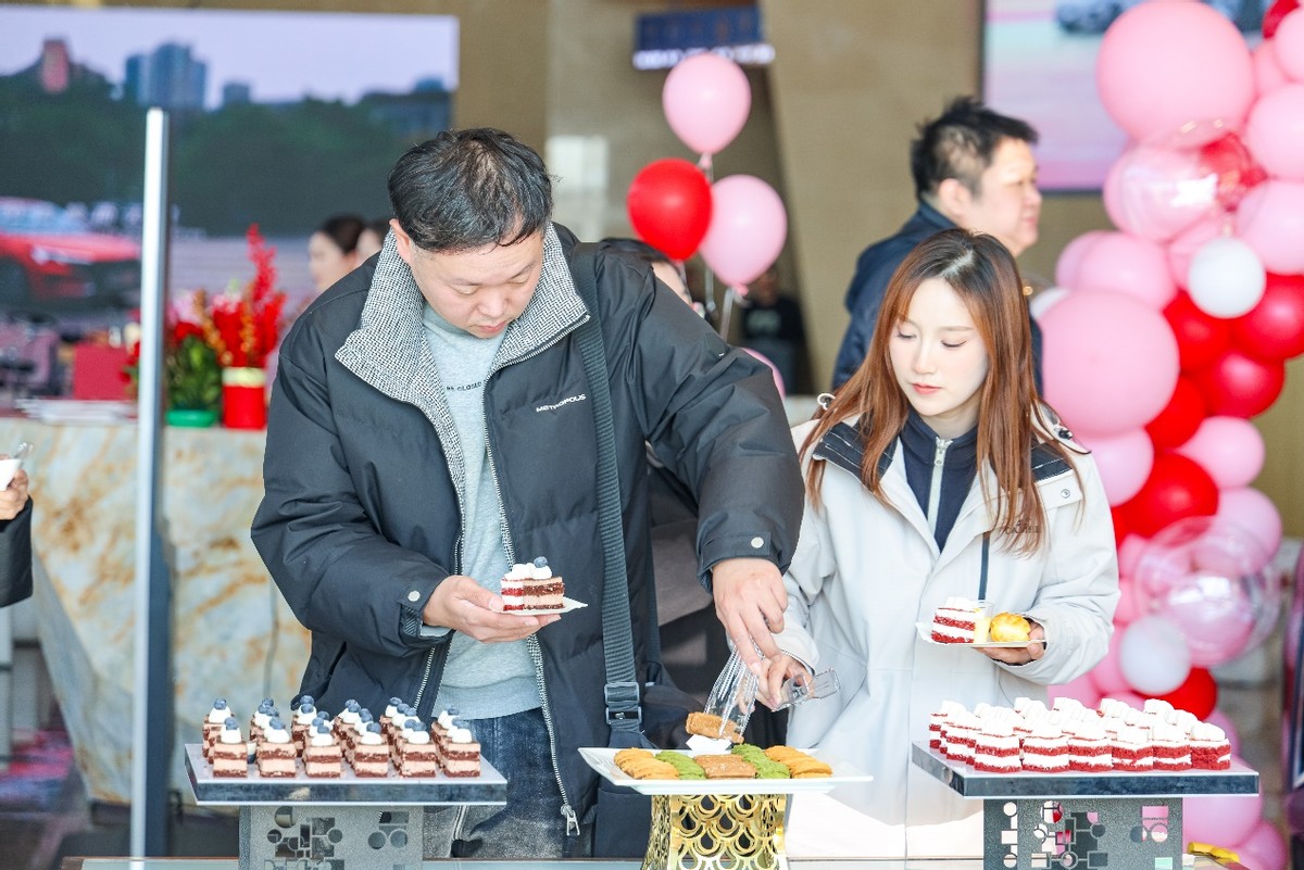 長(zhǎng)安汽車情人節(jié)萬(wàn)人交車盛典華北戰(zhàn)區(qū)與愛(ài)同行