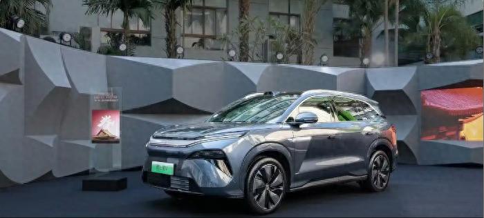 預(yù)售價(jià)28萬起！比亞迪 全新SUV 唐 L EV開啟預(yù)售