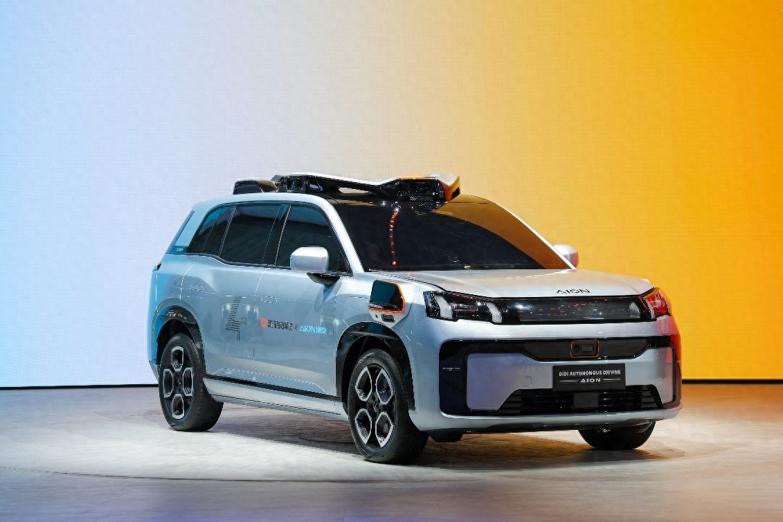 全球首輛前裝量產(chǎn)L4，一臺車10顆激光雷達(dá)