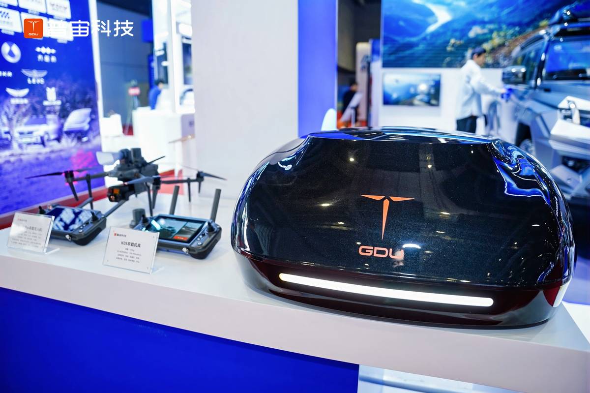 為出行添翼，天鷹智能車載無人機系統(tǒng)全球首發(fā)